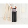 Laundry Bin, 35L, Plastic Lid Matt Black 8710755242342 Brabantia 96dpi 1000x1000px 7 NR 34809