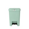 StepUp pedálový koš 25 L – tiché zavírání, recyklovaný plast (93 %), hands-free otevírání, zacvakávací držák štítků, nefritově zelená.Koše Brabantia BO – luxusní design a maximální funkčnost