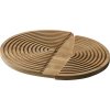 27074 1 ovalna drevena podlozka z mangovniku s vodorovnymi ryhami a vynechanou casti uprostred