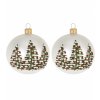 27599 set dvou bilych sklenenych vanocnich kouli o prumeru 8 cm obe koule maji motiv zelenych jehlicnanu s bilymi a cervenymi vanocnimi koulemi na bilem podkladu
