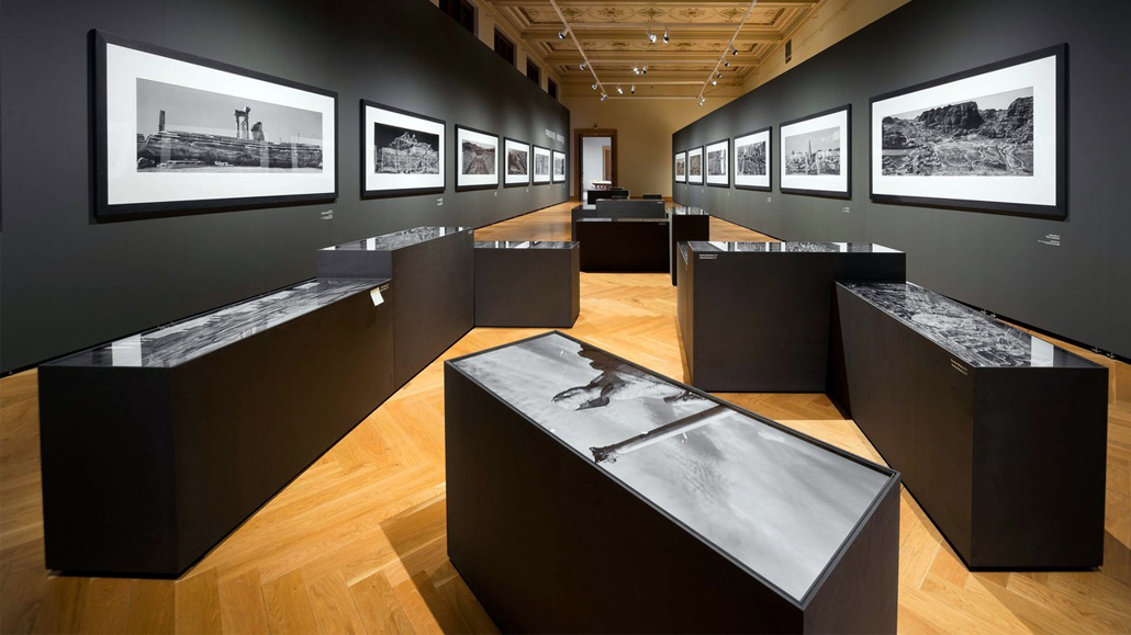 REALIZACE: Příběh vitrín