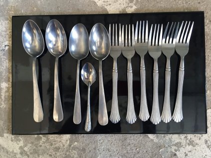 příbory kovové
