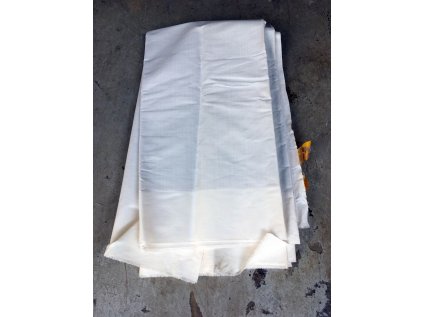 látky plátno bílé