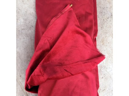 samet role červená stříbrná