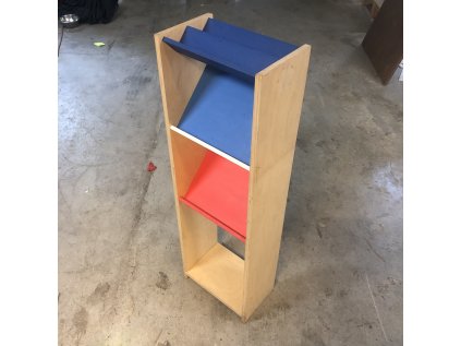 Info stojan dřevěný