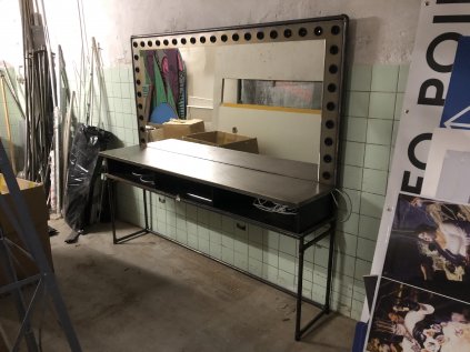 Zrcadlo s osvětlením