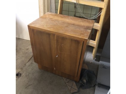 Dřevěná skříňka