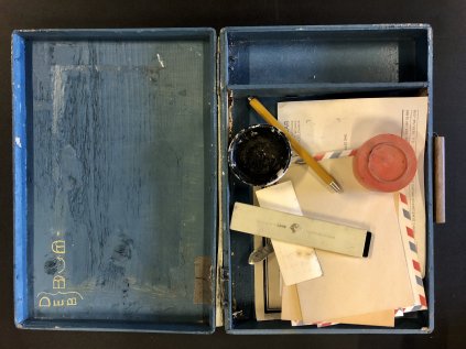 malířské potřeby v kufříku