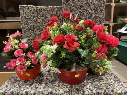 umělé kytky květináč