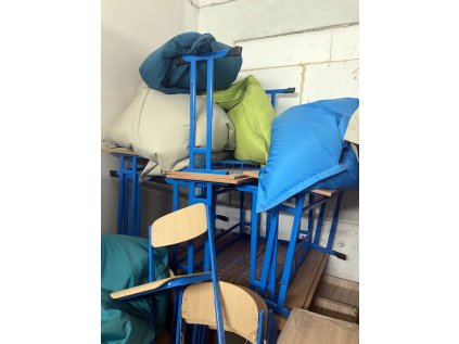 Školní lavice 10x, žídle 20x