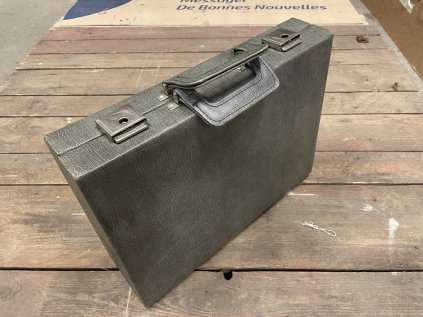 kufr retro podnikatel