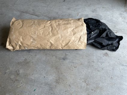 černá látka netkanka