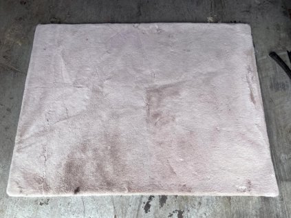 koberec jemný růžový králík