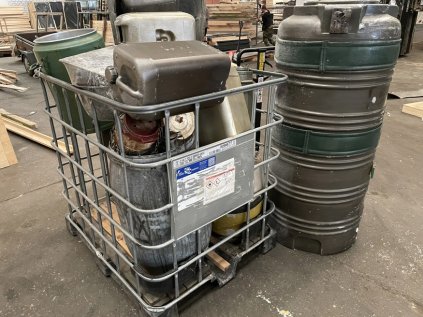 kanystry a nádoby různé