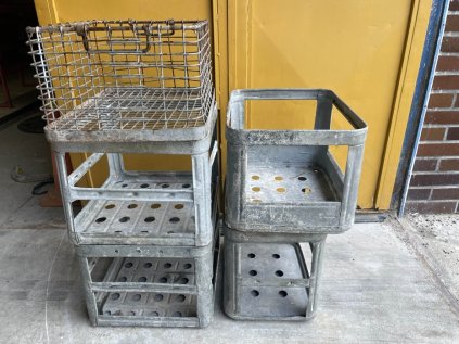 přepravky kovové retro