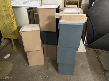 vytríny malé se skly