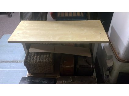 Kancelářský stůl na kolečkách1