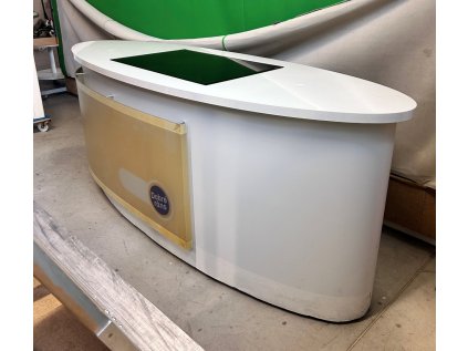 Kuchařksý pult pohled zprava