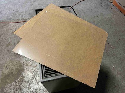 kartony s plexi