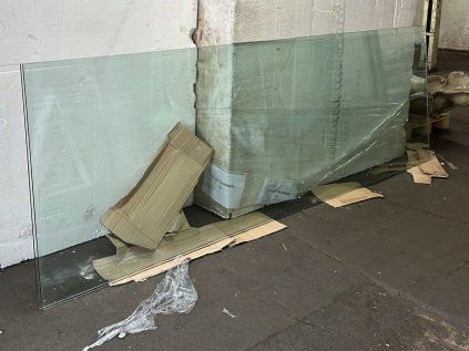 sklo 330 x 106 x 1 cm