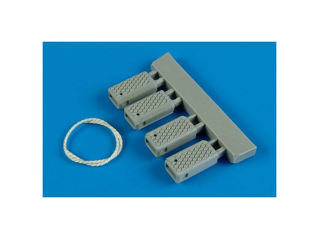 1/32 Universal Navy Wheel Chock with Nylon Rope - early prod.