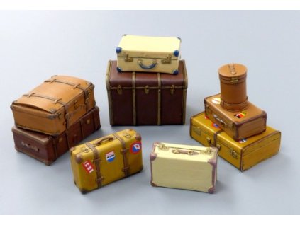 1/35 Old suitcases