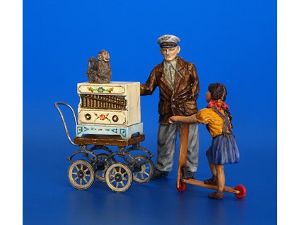 1/35 Organ grinder