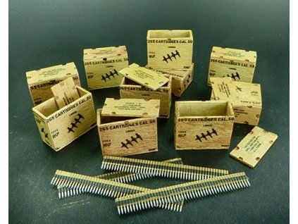 1/32 US ammunition boxes with belts of charges