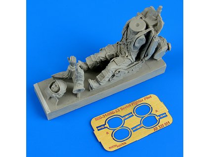 1/32 Soviet Fighter Pilot with ejection seat for M