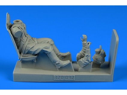1/32 Soviet WWII Pilot for MiG-3 with seat