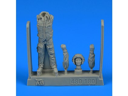 1/48 Modern Soviet Fighter Pilot with HUD