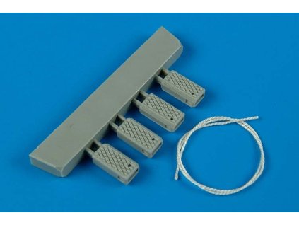 1/48 Universal Navy Wheel Chock with Nylon Rope - late production