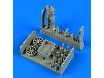 1/48 German WWI Aircraft Armorer with ammunition cart