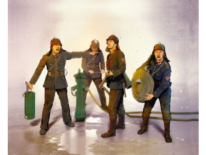 1/35 WWII German Firemen (4 figures)