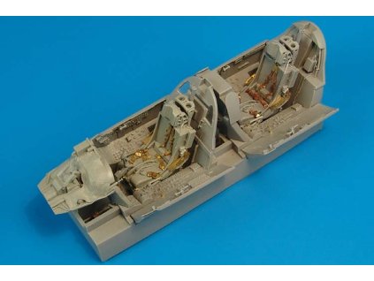 1/32 F-105G Thunderchief cockpit set - TRUMPETER