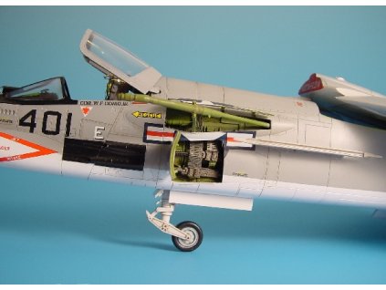 1/48 F-8E Crusader gun bay - HASEGAWA
