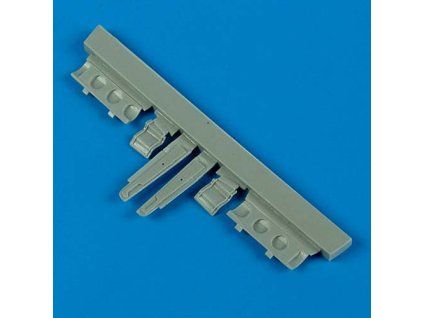 1/48 P-40 Warhawk undercarriage covers - HASEGAWA