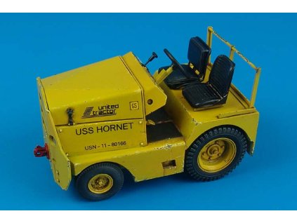 1/32 UNITED TRACTOR GC-340/SM340 tow tractor US NAVY/ARMY