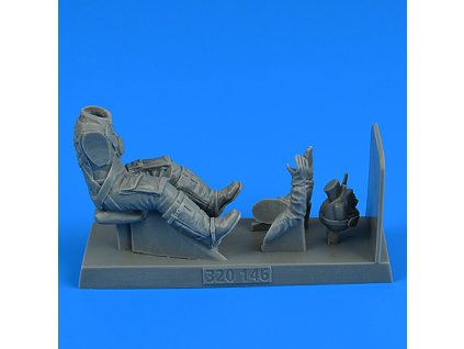 1/32 German Luftwaffe WWII Pilot with parachute for Bf 109K for HASEGAWA kit