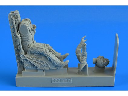 1/32 U.S.A.F. Fighter Pilot with ej. seat for F-104C/G Startfighter (C2 ej. seat) for ITALERI kit
