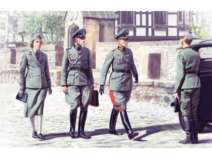 1/35 WWII German Staff Personnel (4 figures)