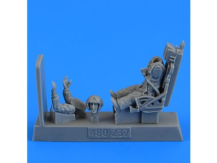 1/48 Soviet Fighter Pilot with ejection seat for MiG-19 Farmer