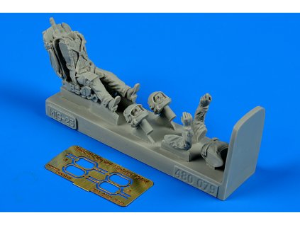 1/48 Soviet Fighter Pilot with ejection seat for M