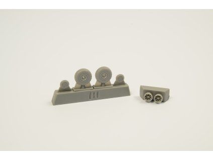 1/72 P-40 Wheels – Cross Tread for Special Hobby k