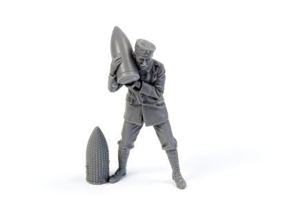 1/35 German WWI Minenwerfer Crewmember Loading She