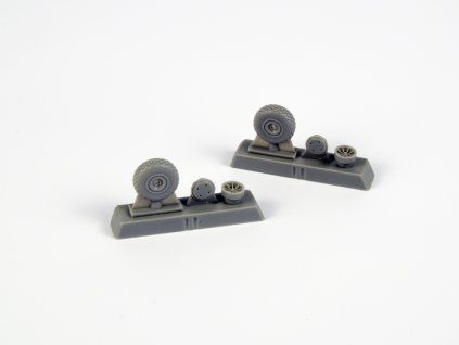 1/72 P-40 Wheels – Diamond Tread for Special Hobby