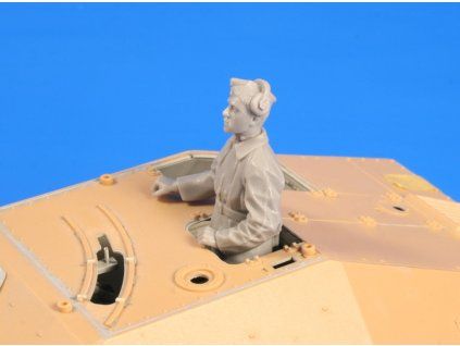 1/35 German WW II Hetzer Radio Operator / Gunner