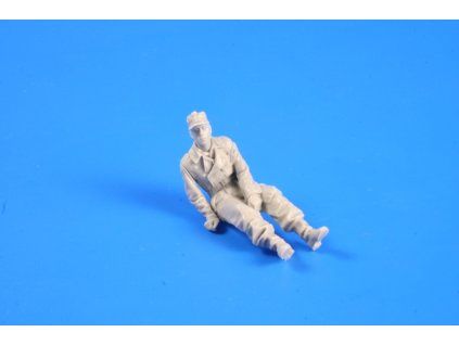 1/35 German WW II Hetzer Crewmember