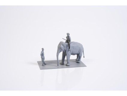 1/72 WWII RAF Mechanic in India + Elephant with Ma