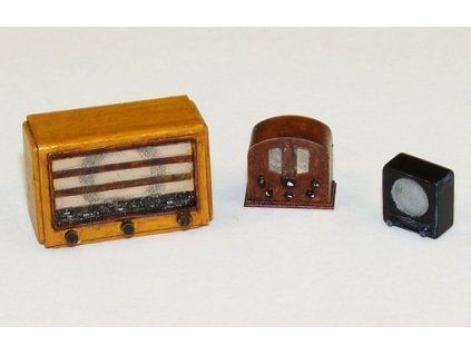 1/35 Old radios